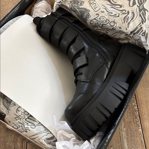 Current Mood Matte Buckke Strap Chunky Combat Boots - NIB - Picture 9 of 10